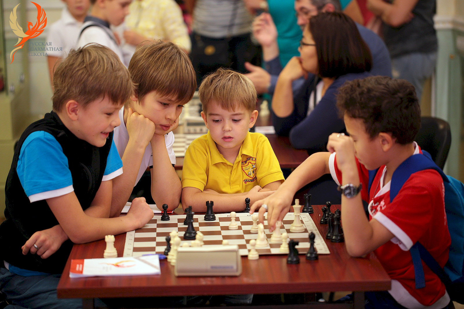 Любимая игра школьников. Шахматы "школьник". Урок шахмат в школе. Младшие школьники секции шахматы. Школьники играют в шахматы.