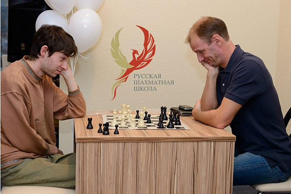 Русская шахматная школа поздравляет с Днем отца всех пап наших учеников!