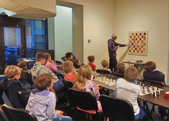18 октября прошла открытая лекция с гроссмейстером для учеников Русской шахматной школы