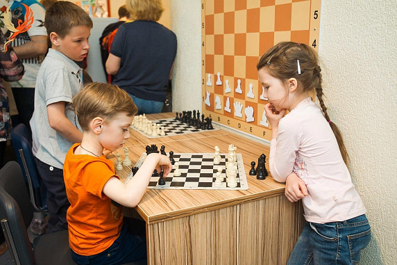 С какого возраста можно отдать ребенка в Русскую шахматную школу? 