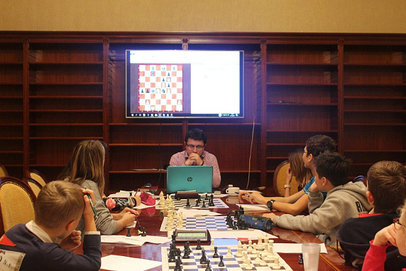 "Мастерская" РШШ открылась в субботу 9 декабря и привлекла внимание юных шахматистов с рейтингом в диапазоне 1300 -2100.
